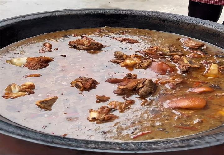 贴心供应餐食 赋能员工干劲十足                           ——河南省稳众减振器有限公司