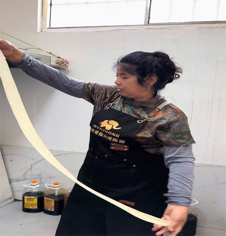 减振厂里的生日暖 一碗羊肉烩面暖了人心也聚了干劲