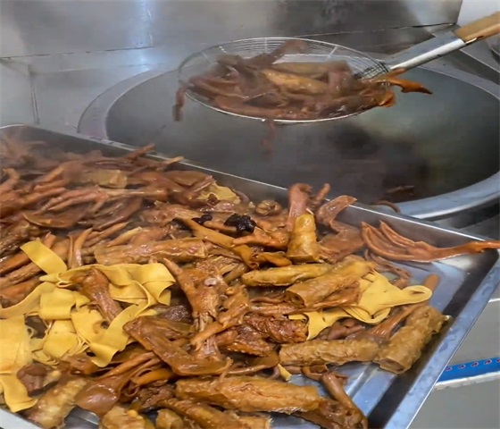 暖心“食”力宠员工 ——河南省稳众减振器有限公司