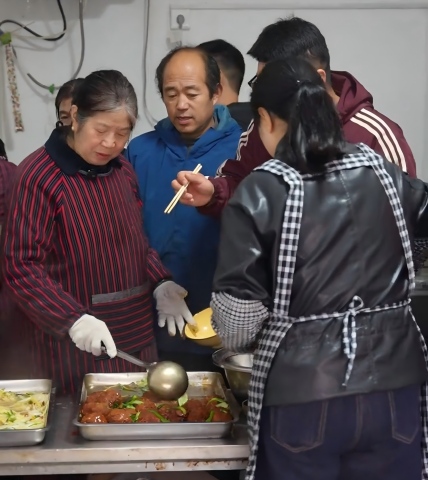鲜香暖胃，劲满车间！减振厂午餐为奋斗续航